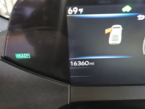 Used 2025 Toyota Prius LE image 19