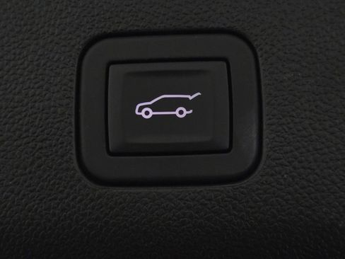 Used 2025 GMC Yukon Denali image 16