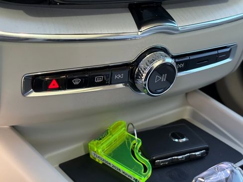 New 2026 Volvo XC60 B5 Ultra w/ Protection Package Premier image 18