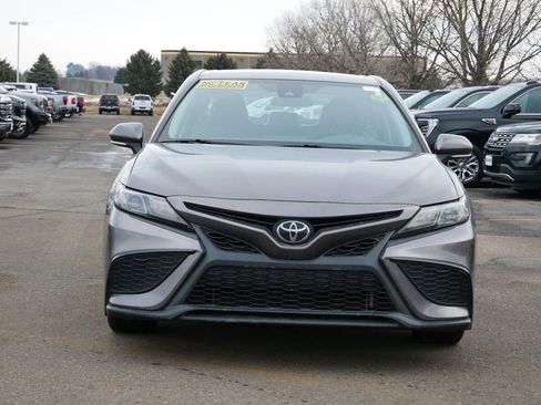 Used 2023 Toyota Camry SE image 2