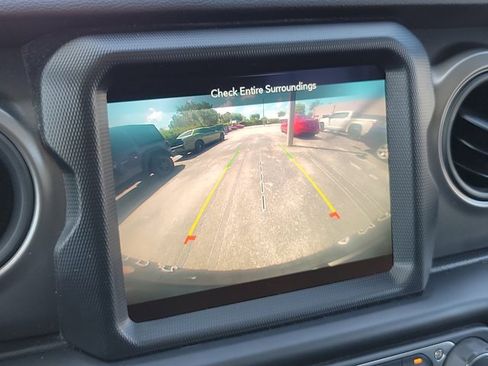 Used 2022 Jeep Wrangler Unlimited Sport AWD/4WD image 25