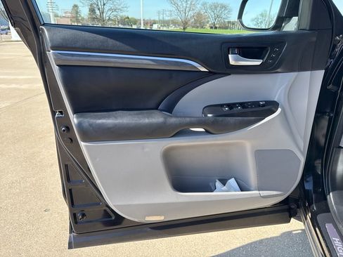 Certified 2018 Toyota Highlander Limited AWD/4WD image 18