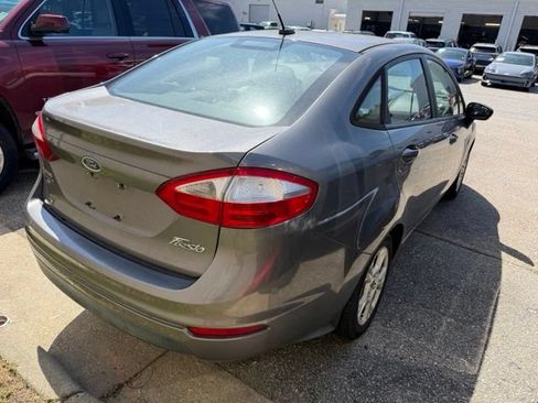 Used 2014 Ford Fiesta SE FWD image 4