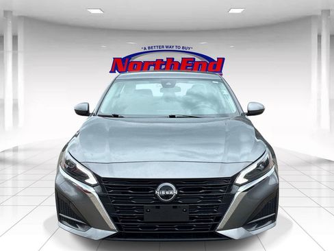 Used 2023 Nissan Altima 2.5 SV FWD image 2