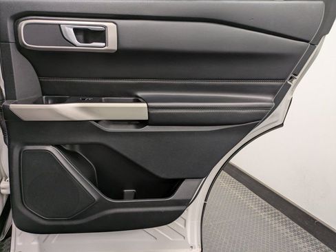 Used 2022 Ford Explorer XLT image 24