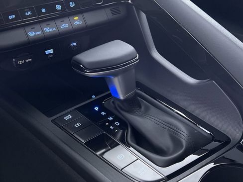 Used 2025 Hyundai Elantra SEL image 22