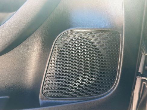 Used 2021 Chrysler Pacifica Touring w/ S Appearance Package image 19