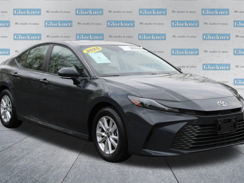 Used 2025 Toyota Camry LE FWD image 3