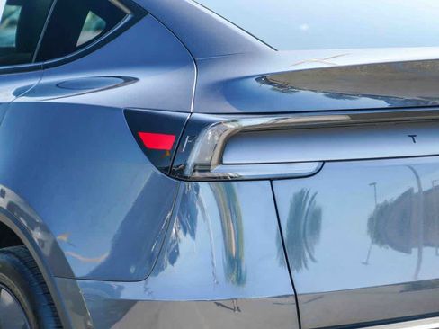 Used 2026 Tesla Model Y 2WD image 7