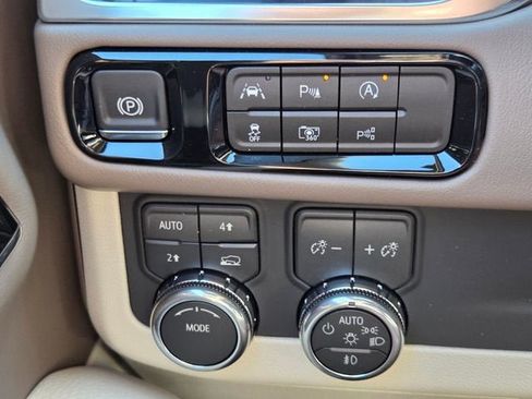 New 2026 GMC Yukon Denali w/ Sun & Power Step Package AWD/4WD image 23
