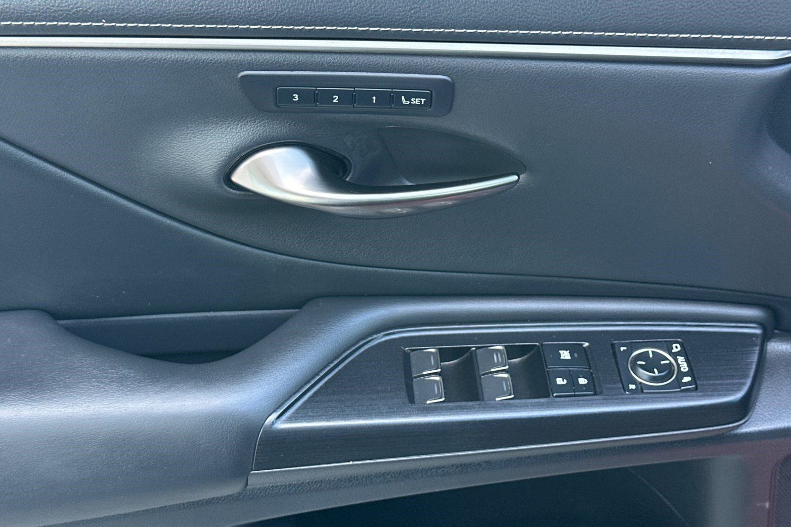 Certified 2021 Lexus ES 350 w/ Premium Package FWD image 14