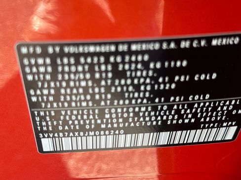 Used 2018 Volkswagen Tiguan SEL Premium w/ 3rd Row Seat Package image 29