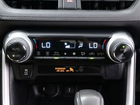 Used 2022 Toyota RAV4 LE AWD/4WD image 19