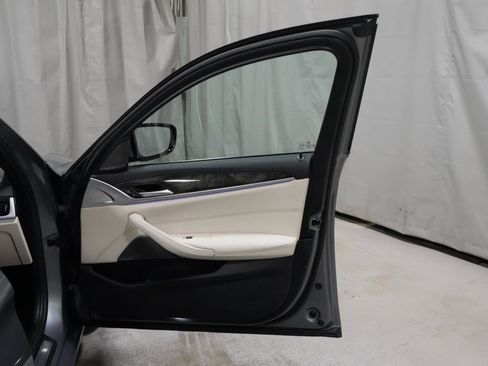 Certified 2023 BMW 540i xDrive w/ Premium Package image 31