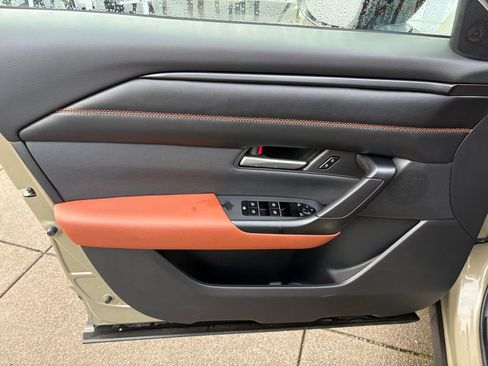 Used 2024 MAZDA CX-50 Meridian Edition w/ Weather Package image 11