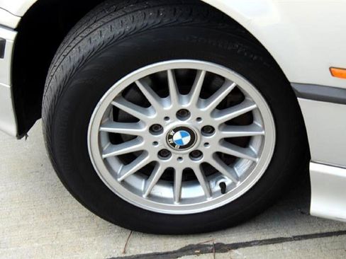 Used 1999 BMW 323i Convertible image 22