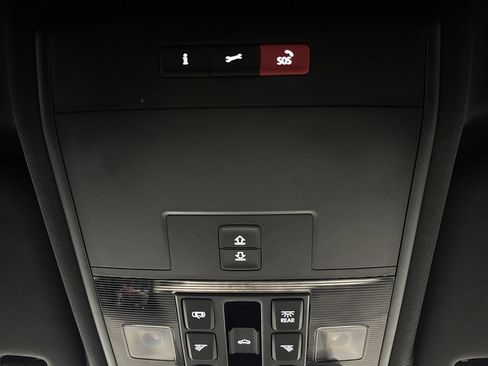 Used 2021 Volkswagen Atlas Cross Sport SE w/ Panoramic Sunroof Package FWD image 25