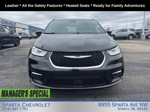 Used 2025 Chrysler Pacifica Select FWD image 8