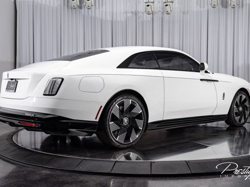 Used 2024 Rolls-Royce Spectre w/ Spectre Launch Package image 18