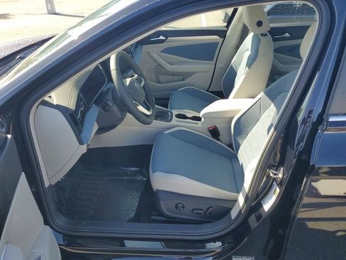 New 2026 Volkswagen Jetta SE FWD image 16