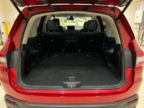 Used 2023 Honda Pilot Touring image 13