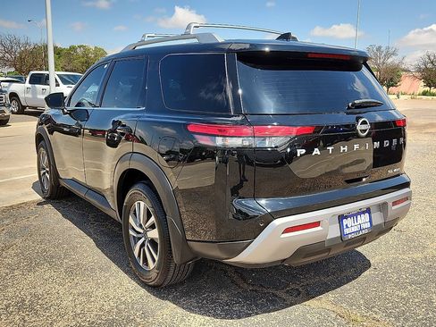 Used 2023 Nissan Pathfinder SL AWD/4WD image 2