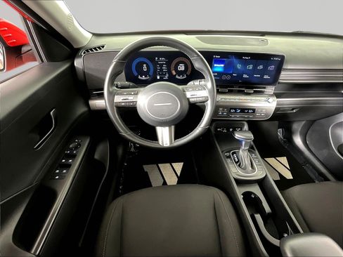 Used 2025 Hyundai Kona SEL AWD/4WD image 8