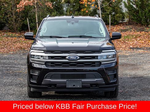 Used 2023 Ford Expedition XLT AWD/4WD image 2