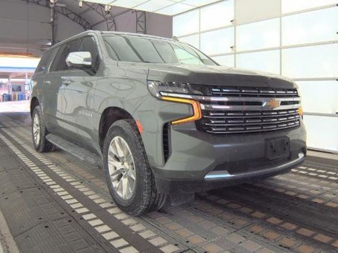 Used 2023 Chevrolet Suburban Premier image 2