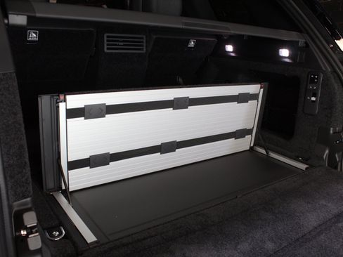 Used 2024 Land Rover Range Rover SV AWD/4WD image 98