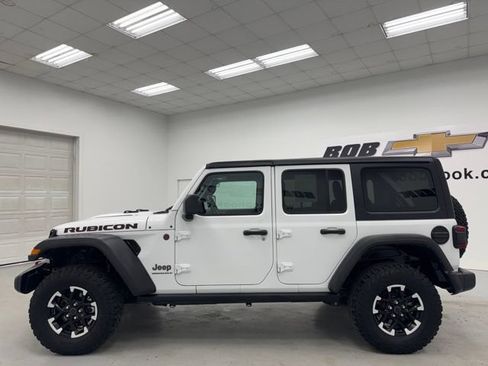 Used 2025 Jeep Wrangler Unlimited Rubicon AWD/4WD image 8