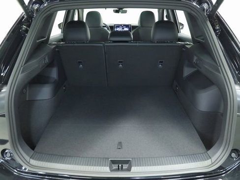 New 2026 Volkswagen Tiguan SE R-Line AWD/4WD image 36