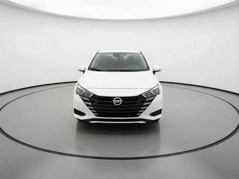 Used 2025 Nissan Versa SV image 2