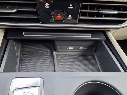 Used 2024 Volkswagen Atlas SE image 28