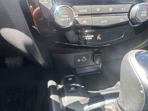 Used 2019 Nissan Rogue SV w/ Premium Package AWD/4WD image 42