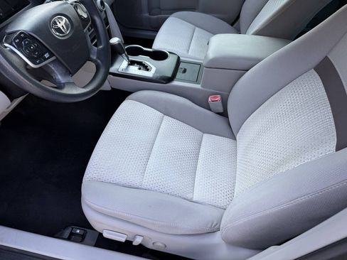 Used 2014 Toyota Camry LE FWD image 11