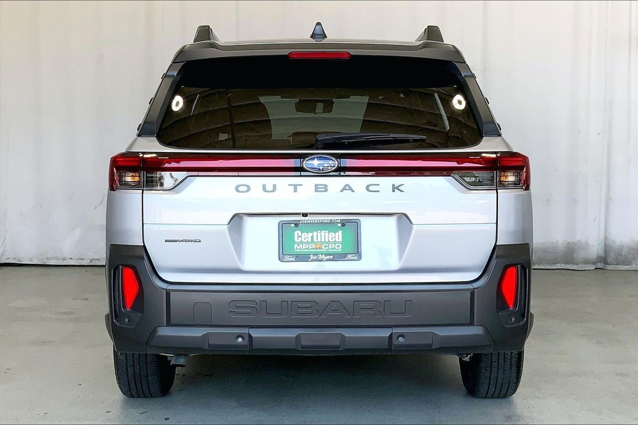 Used 2026 Subaru Outback Touring AWD/4WD image 3