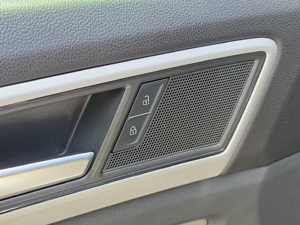 Used 2022 Volkswagen Atlas SE FWD image 17