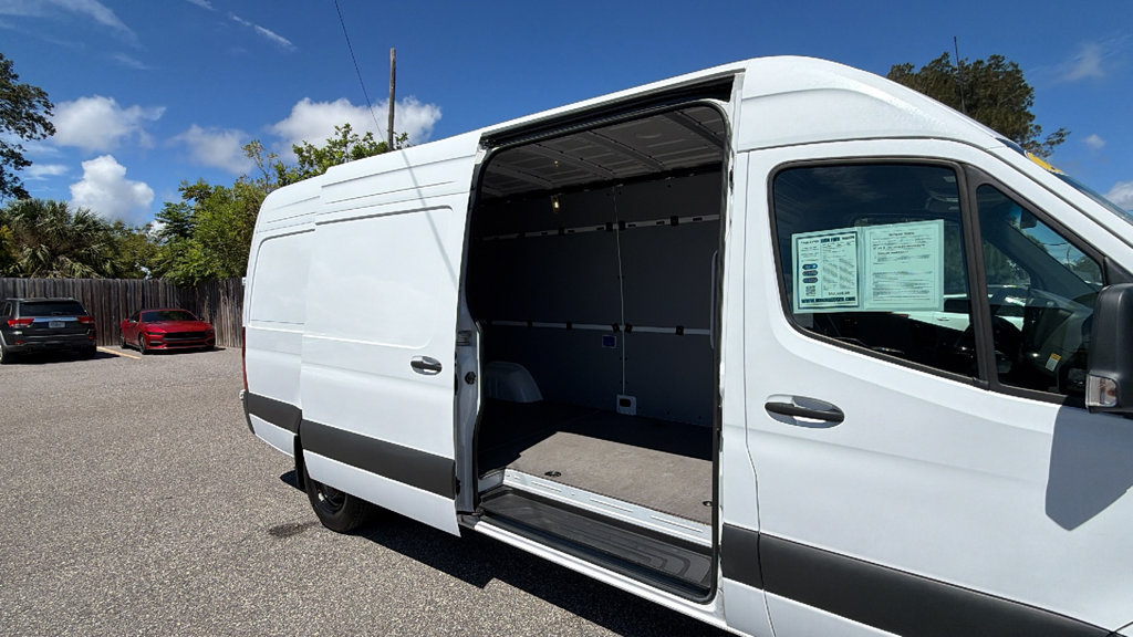 Used 2025 Mercedes-Benz Sprinter 2500 image 25