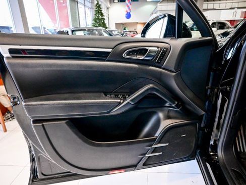 Used 2016 Porsche Cayenne image 15
