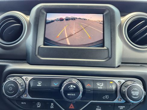 Used 2022 Jeep Wrangler Sport AWD/4WD image 19