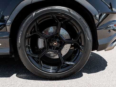 Used 2023 Lamborghini Urus Performante AWD/4WD image 7