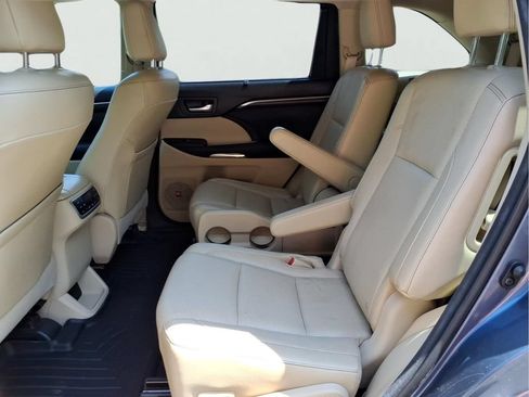 Used 2015 Toyota Highlander Limited Platinum AWD/4WD image 22