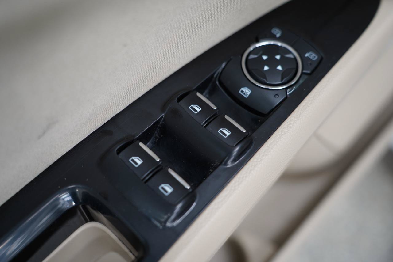 Used 2016 Ford Fusion SE FWD image 23