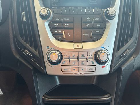 Used 2016 Chevrolet Equinox LTZ w/ Enhanced Convenience Package FWD image 22