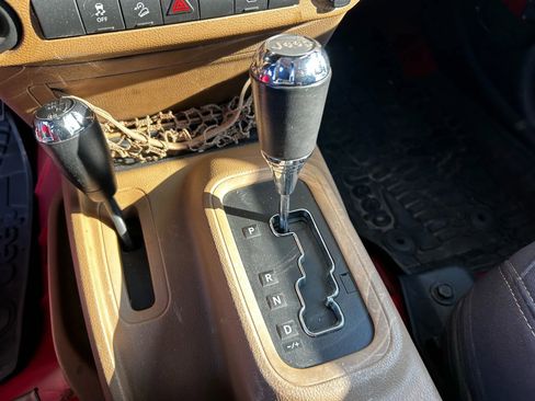 Used 2014 Jeep Wrangler Unlimited Sahara image 27