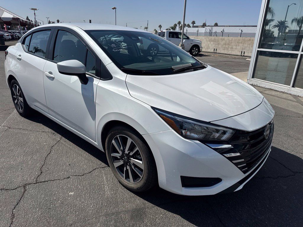 Used 2025 Nissan Versa SV FWD image 5
