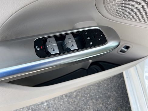Used 2025 Mercedes-Benz C 300 Sedan image 34