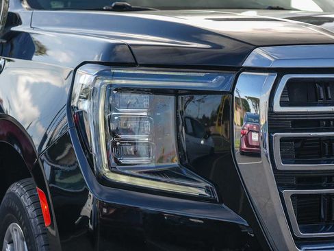 Used 2024 GMC Yukon SLT AWD/4WD image 4