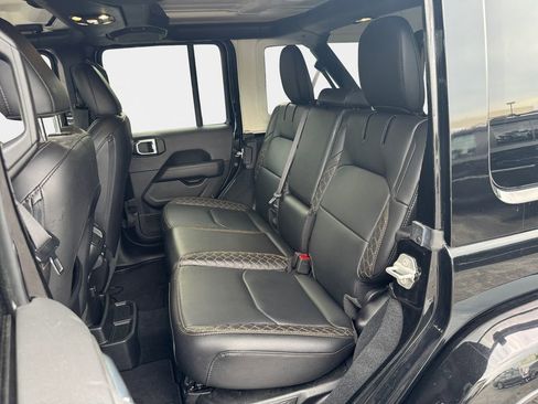 Used 2023 Jeep Wrangler Unlimited Sahara AWD/4WD image 20